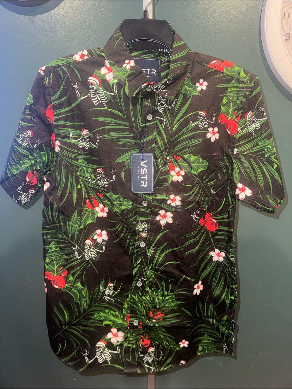 VSTR Men’s Black Tropical Print Short-Sleeve Button-Down Shirt